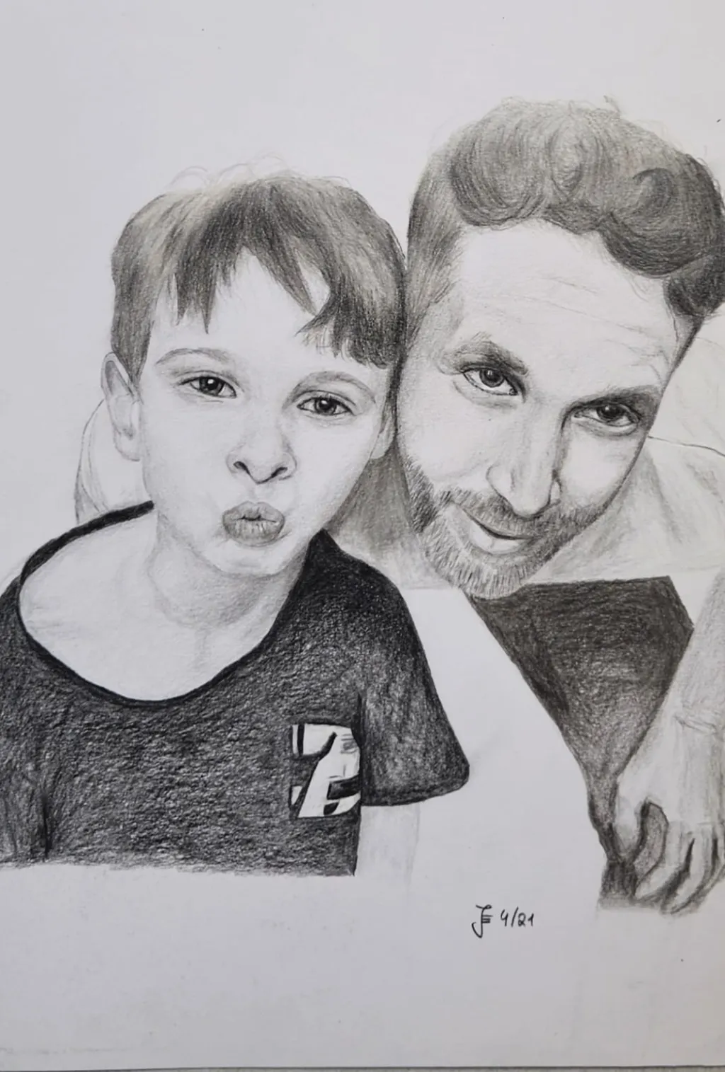 Vater und Sohn mit Buntstiften gezeichnet